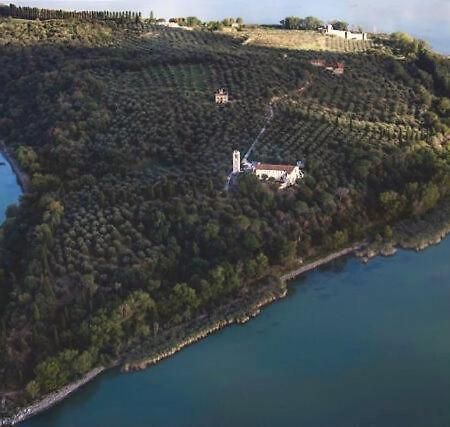 Isola Polvese Resort Castiglione del Lago Extérieur photo