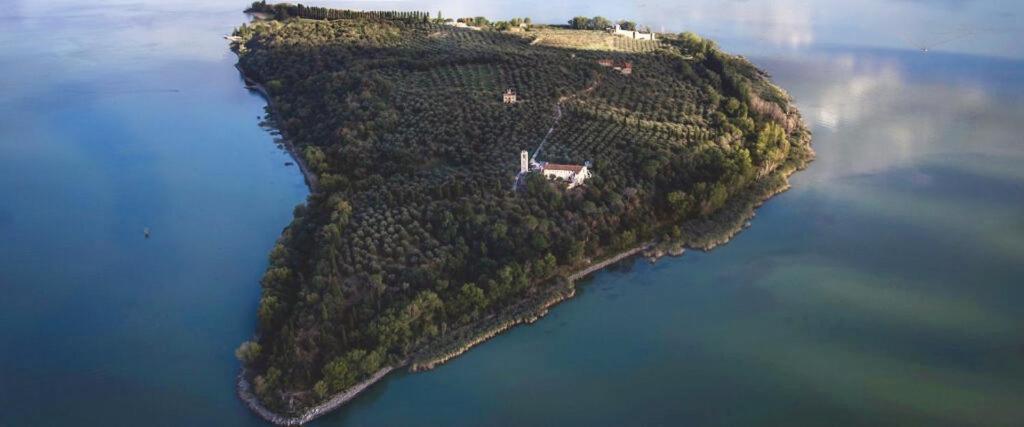 Isola Polvese Resort Castiglione del Lago Extérieur photo